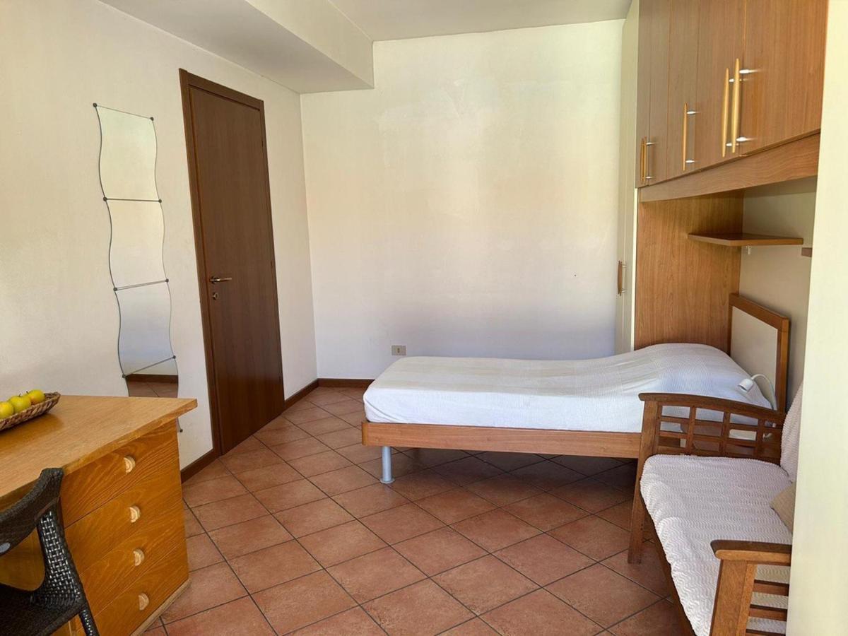 Lecco Only Females Guest House Exterior foto